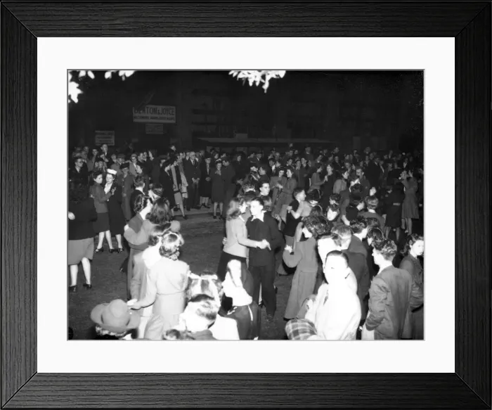 Framed Print : Dancing in Warwick Road, Coventry on VE Day evening. 8th May 1945 Framed Print : Dancing in Warwick Road, Coventry on VE Day evening. 8th May 1945
