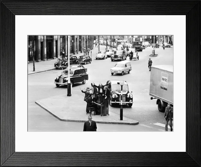 Framed Print : Manfred Mann seen here performing for the last time in public in central London Framed Print : Manfred Mann seen here performing for the last time in public in central London