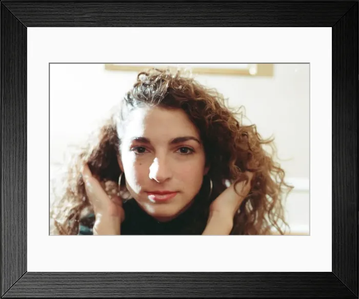Framed Print : Pop singer Gloria Estefan poses in her hotel room on a visit to London Framed Print : Pop singer Gloria Estefan poses in her hotel room on a visit to London
