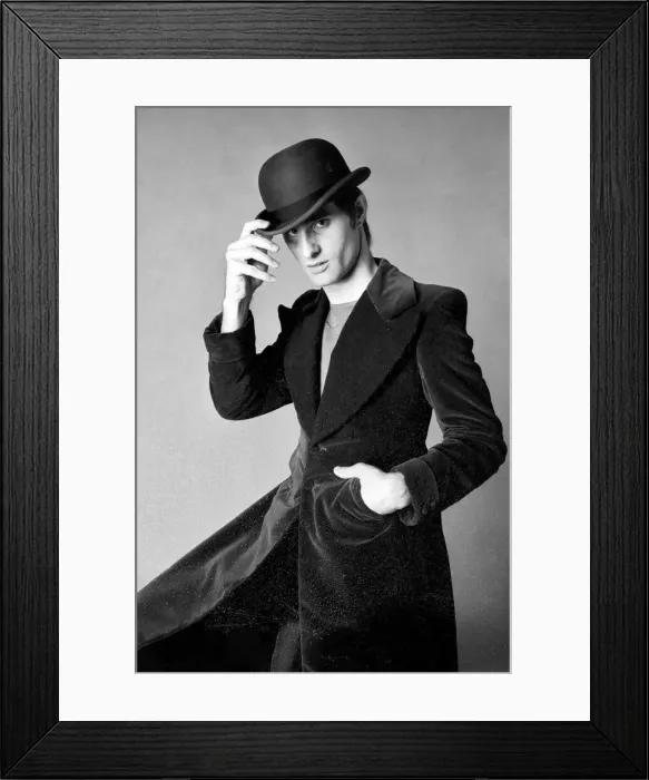 Framed Print : Steve Harley lead singer with the band Cockney Rebel March 1975 75-01206-009
