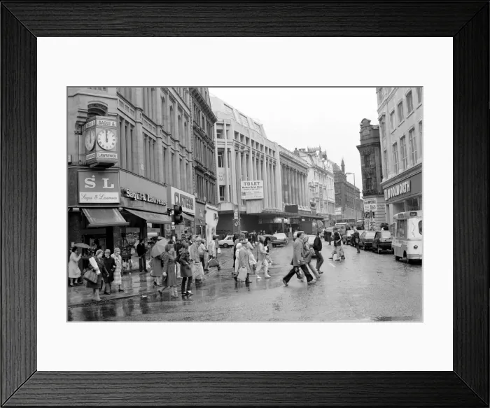 Framed Print : Manchester: Manchesters Piccadilly / Market Street area busy with shoppers before Framed Print : Manchester: Manchesters Piccadilly / Market Street area busy with shoppers before