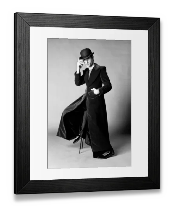 Framed Print : Steve Harley lead singer with the band Cockney Rebel March 1975 75-01206-001