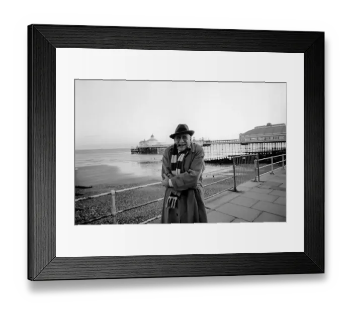 Framed Print : Alf Garnett in Eastbourne: Warren Mitchell as Garnett on the sea-front at Eastbourne Framed Print : Alf Garnett in Eastbourne: Warren Mitchell as Garnett on the sea-front at Eastbourne