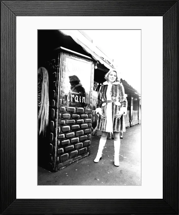 Framed Print : A fashion shoot at Ocean Park Fun Fair in South Shields 5 September 2009