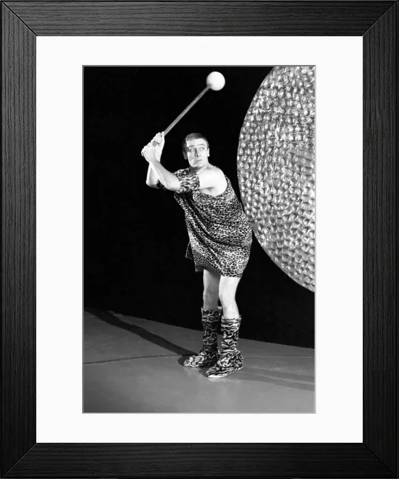 Framed Print : Edward Woodward rehearses for a sketch to be aired for a Christmas TV Show on Thames Framed Print : Edward Woodward rehearses for a sketch to be aired for a Christmas TV Show on Thames