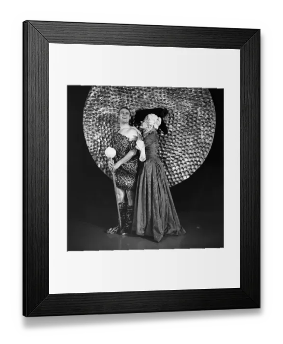 Framed Print : Edward Woodward & Margaret Lockwood rehearse for a sketch to be aired for a Christmas TV Framed Print : Edward Woodward & Margaret Lockwood rehearse for a sketch to be aired for a Christmas TV