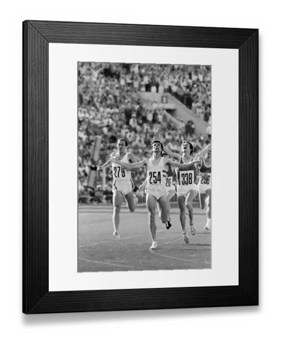 Framed Print : Sebastian Coe wins the Mens 1500 metres final at the 1980 Summer Olympics in Moscow 1st