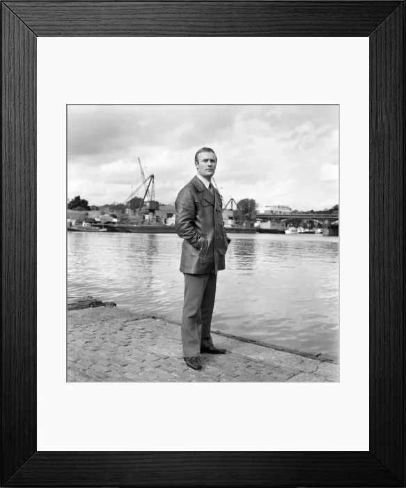 Framed Print : Edward Woodward actor who plays the role of David Callan in ITV Framed Print : Edward Woodward actor who plays the role of David Callan in ITV
