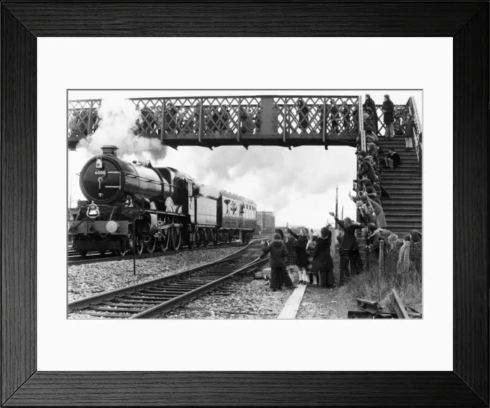 Framed Print : Spectators cheer the doyen of the GWROs King class, No. 6000 King George V Framed Print : Spectators cheer the doyen of the GWROs King class, No. 6000 King George V