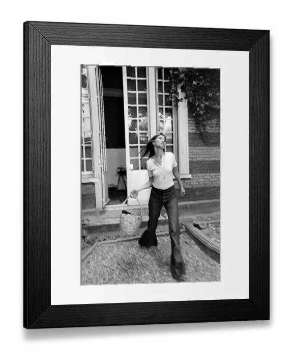 Framed Print : Actress: Jane Birkin shopping in Paris. June 1970 70-6820-009 Framed Print : Actress: Jane Birkin shopping in Paris. June 1970 70-6820-009