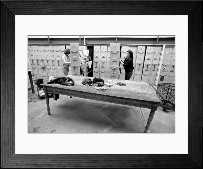 Framed Print : Glasgow Steamies. General scenes of women doing the laundry in a steamies in the Gorbals Framed Print : Glasgow Steamies. General scenes of women doing the laundry in a steamies in the Gorbals