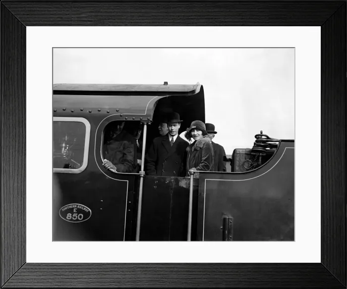 Framed Print : More than two decades before she became Queen Mother, the then Elizabeth, Duchess of York Framed Print : More than two decades before she became Queen Mother, the then Elizabeth, Duchess of York