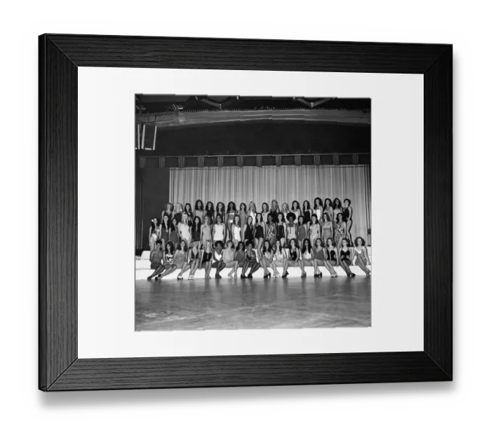 Framed Print : Lynda Carter 1972 Miss World Contestants 1972 wearing swim-suits in London