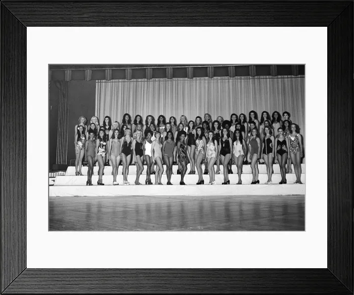 Framed Print : Lynda Carter 1972 Miss World Contestants 1972 wearing swim-suits in London Framed Print : Lynda Carter 1972 Miss World Contestants 1972 wearing swim-suits in London