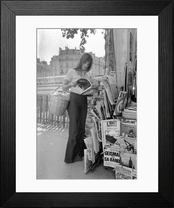 Framed Print : Actress: Jane Birkin shopping in Paris. June 1970 70-6820-006 Framed Print : Actress: Jane Birkin shopping in Paris. June 1970 70-6820-006