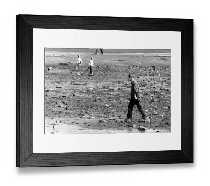 Framed Print : Poverty / Children / Scotland. Black Hills of Glasgow feature Framed Print : Poverty / Children / Scotland. Black Hills of Glasgow feature