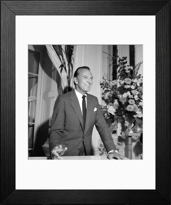 Framed Print : Gary Cooper at the Savoy hotel, speaking to journalists press reception Framed Print : Gary Cooper at the Savoy hotel, speaking to journalists press reception