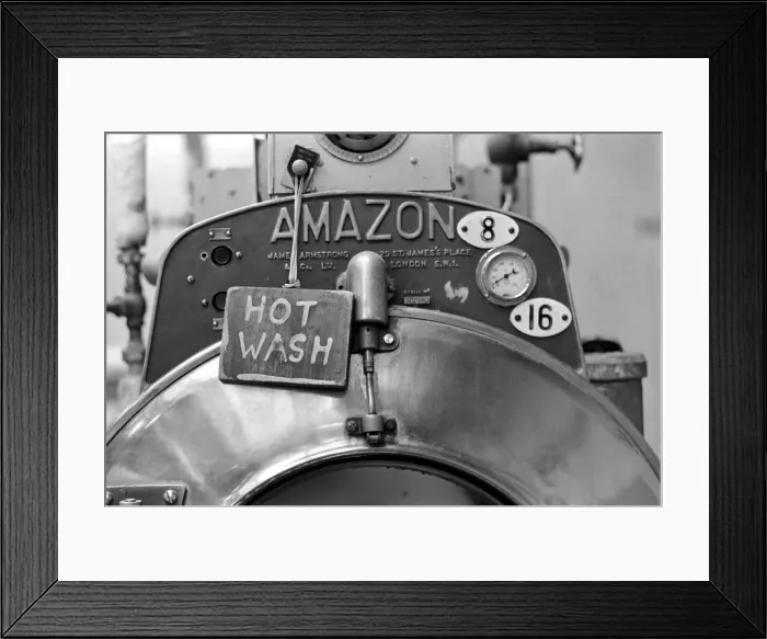 Framed Print : Glasgow Steamies. General scenes of women doing the laundry in a steamies in the Gorbals Framed Print : Glasgow Steamies. General scenes of women doing the laundry in a steamies in the Gorbals