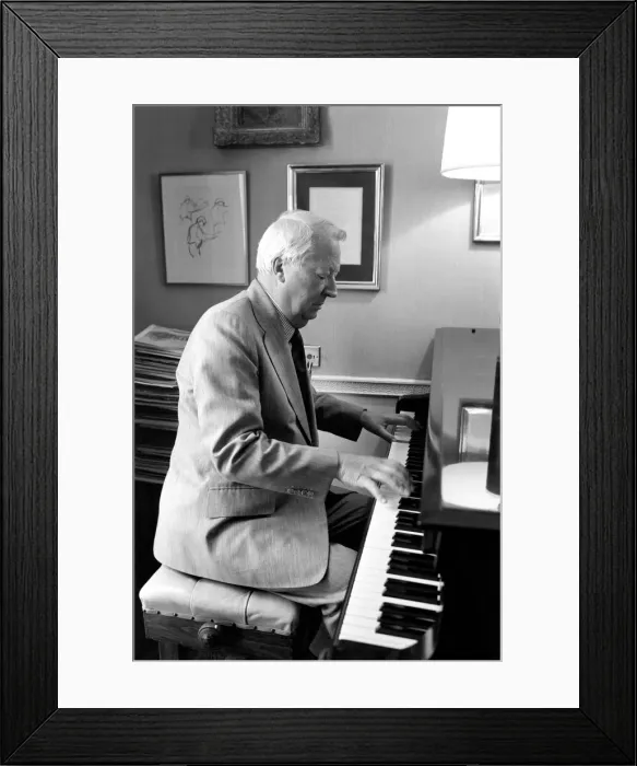 Framed Print : Politics: Former Prime Minister: Edward Heath pictured at his London home this afternoon Framed Print : Politics: Former Prime Minister: Edward Heath pictured at his London home this afternoon