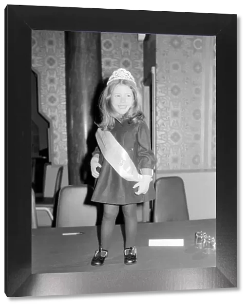 Children: Cute: Competitions: Tiny Tots Line Up For Mini Miss U. K