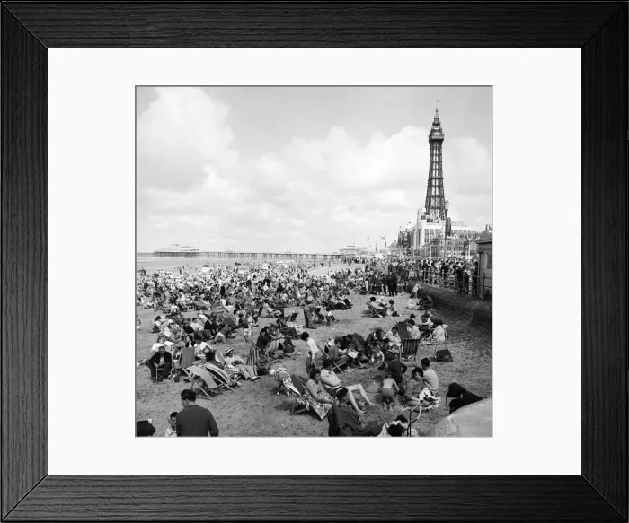 Framed Print : General view showing busy scenes at Blackpool beach in the summer holidays Framed Print : General view showing busy scenes at Blackpool beach in the summer holidays