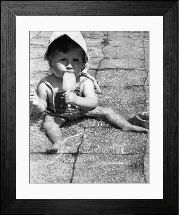 Framed Print : 14 month old Lynda Hall from Burgess Hill, Sussex, decided the only way to keep cool Framed Print : 14 month old Lynda Hall from Burgess Hill, Sussex, decided the only way to keep cool