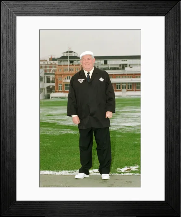 Framed Print : NEWS 28 / 10 / 2009 *** David Shepherd, the former England umpire Framed Print : NEWS 28 / 10 / 2009 *** David Shepherd, the former England umpire