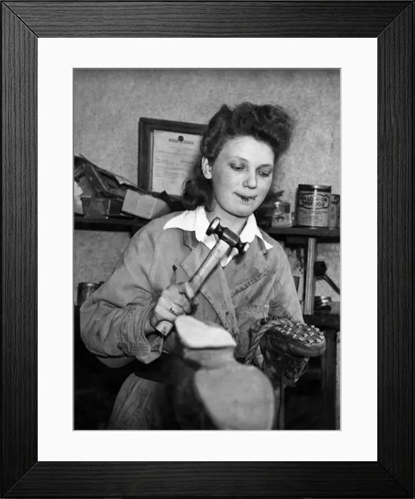 Framed Print : Women Industry 1940 s. Usually Sylvia Smith, 21 yrs ols woman cobblar os Crowe sings Framed Print : Women Industry 1940 s. Usually Sylvia Smith, 21 yrs ols woman cobblar os Crowe sings