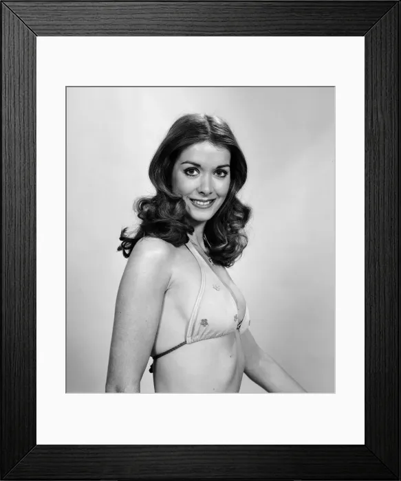 Framed Print : Miss UK and World 1974, Helen Morgan poses in the studio. 24th November 1974 Framed Print : Miss UK and World 1974, Helen Morgan poses in the studio. 24th November 1974