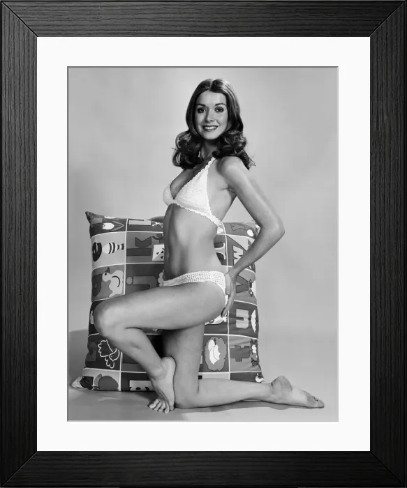 Framed Print : Miss UK and World 1974, Helen Morgan poses in the studio. 24th November 1974 Framed Print : Miss UK and World 1974, Helen Morgan poses in the studio. 24th November 1974