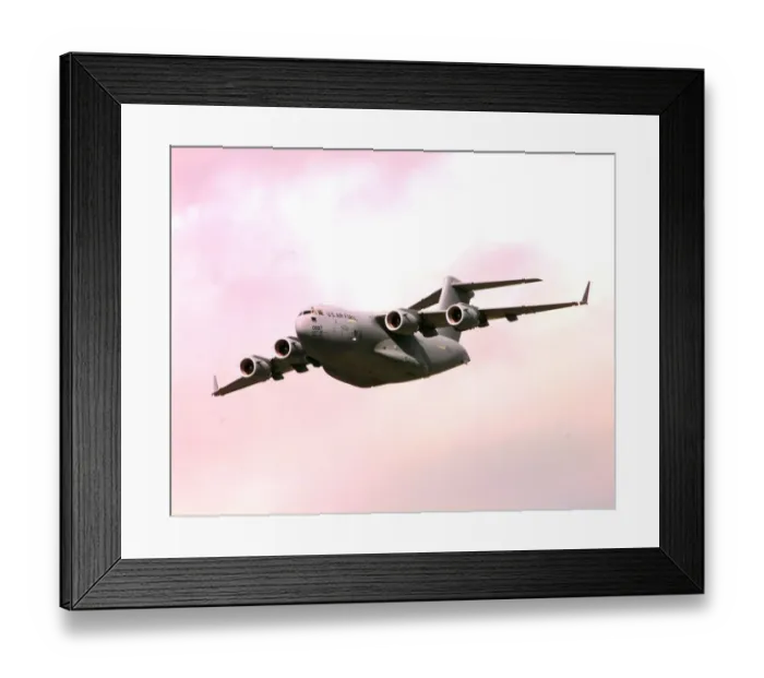 Framed Print : SBAC Farnborough Air Show. An American C17 Military transport aircraft in flight