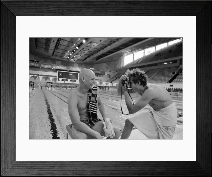 Framed Print : British swimmer Duncan Goodhew poses for pictures by the Olympic Swimming Pool in Moscow