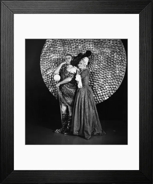 Framed Print : Edward Woodward & Margaret Lockwood rehearse for a sketch to be aired for a Christmas TV Framed Print : Edward Woodward & Margaret Lockwood rehearse for a sketch to be aired for a Christmas TV
