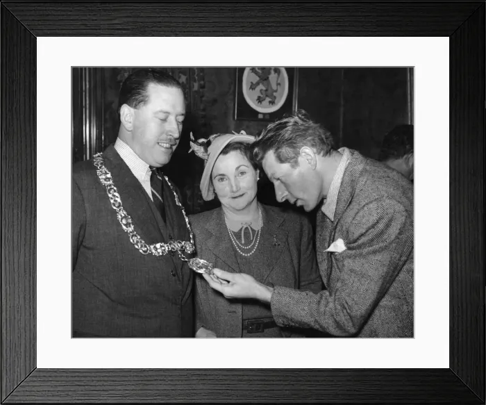 Framed Print : American actor and comedian Danny Kaye pictured with Lord Provost of Glasgow Victor