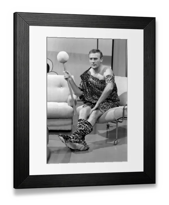 Framed Print : Edward Woodward rehearses for a sketch to be aired for a Christmas TV Show on Thames Framed Print : Edward Woodward rehearses for a sketch to be aired for a Christmas TV Show on Thames