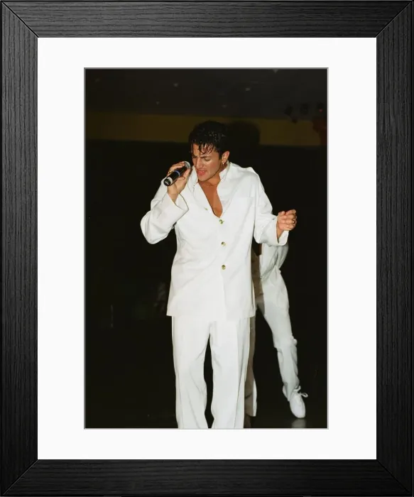 Framed Print : A Day In The Life of singer Peter Andre, 6th October 1997