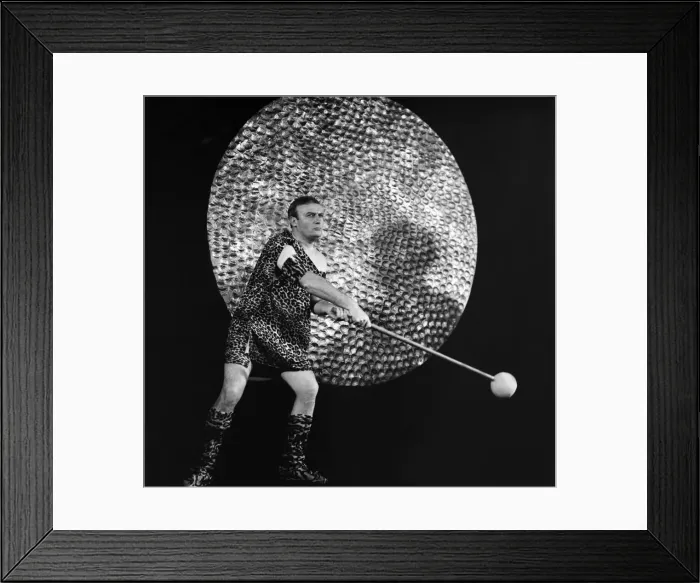 Framed Print : Edward Woodward rehearses for a sketch to be aired for a Christmas TV Show on Thames