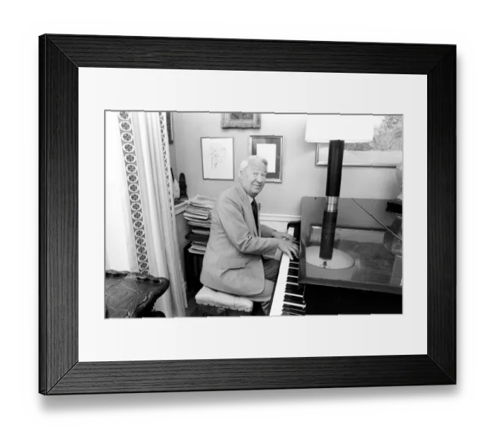 Framed Print : Politics: Former Prime Minister: Edward Heath pictured at his London home this afternoon