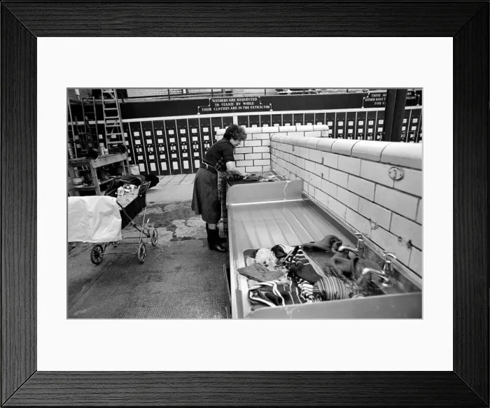 Framed Print : Glasgow Steamies. General scenes of women doing the laundry in a steamies in the Gorbals Framed Print : Glasgow Steamies. General scenes of women doing the laundry in a steamies in the Gorbals