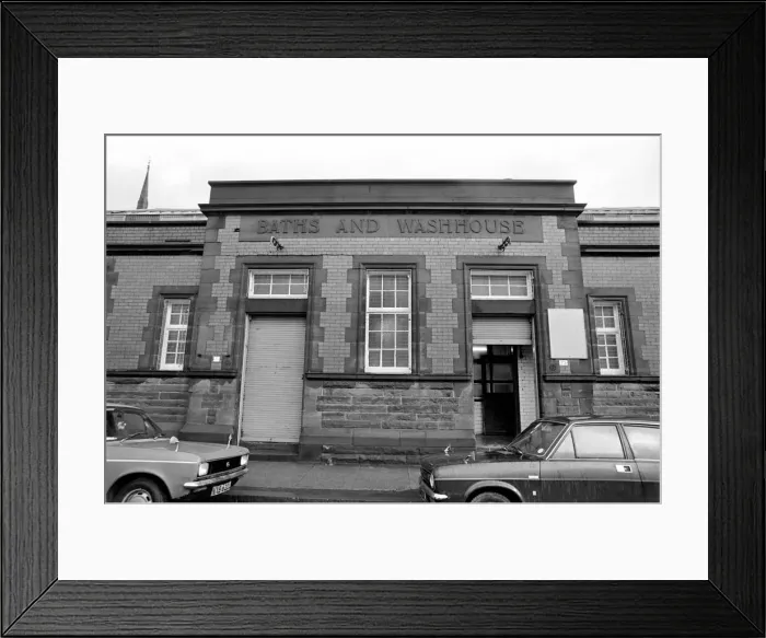 Framed Print : Glasgow Steamies. General scenes of women doing the laundry in a steamies in the Gorbals