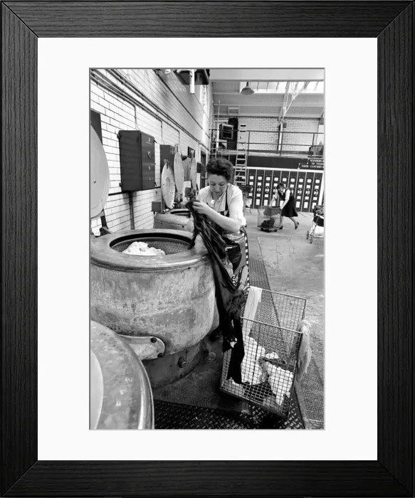 Framed Print : Glasgow Steamies. General scenes of women doing the laundry in a steamies in the Gorbals Framed Print : Glasgow Steamies. General scenes of women doing the laundry in a steamies in the Gorbals