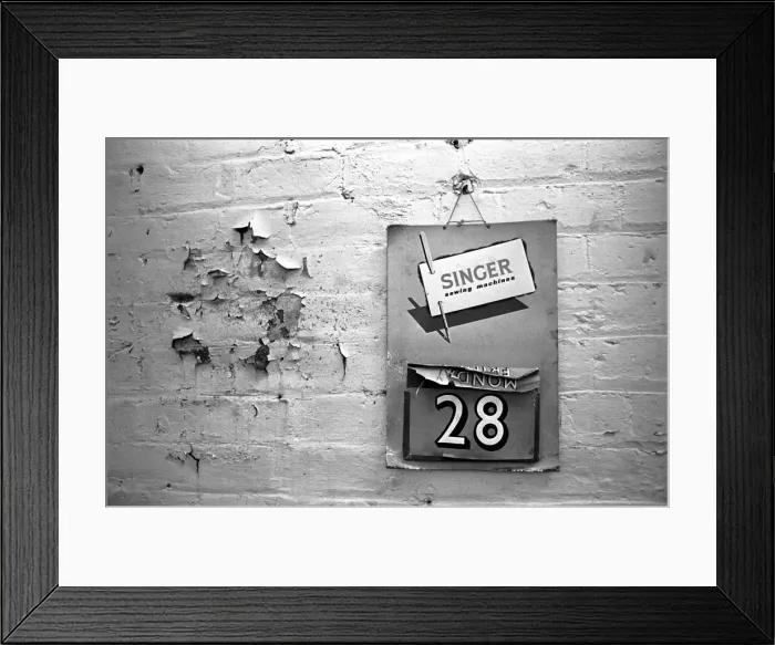 Framed Print : Industrial Decay: The derelict Singer Sewing machine factory in Dundee