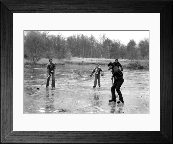 Framed Print : Sport: Seasons: Children: Skating: Winter Scene today on the Horseshoe Ponds Wimbledon Framed Print : Sport: Seasons: Children: Skating: Winter Scene today on the Horseshoe Ponds Wimbledon