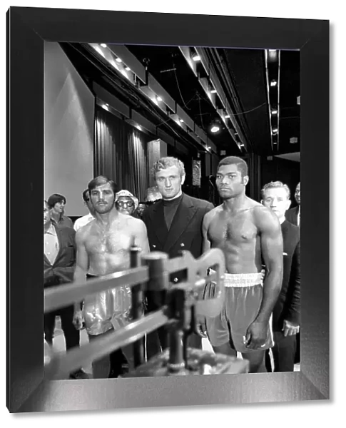 Sport: Boxing: Joe Bugner and Emile Griffith at Madison Square Gardens, New York