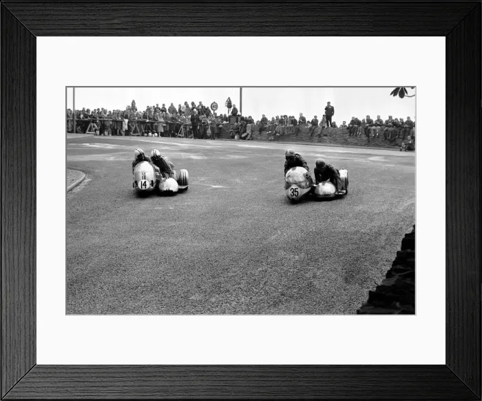 Framed Print : Action. Motorsport. I. O. M. T. T. Racing. 500cc side event in progress Framed Print : Action. Motorsport. I. O. M. T. T. Racing. 500cc side event in progress
