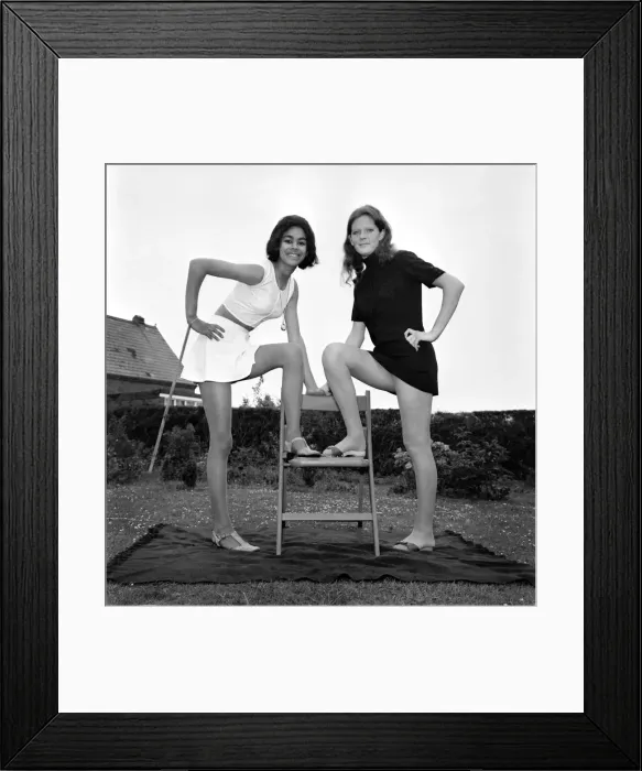 Framed Print : 17 year old Maureen Meldon 9 Danesway, Pinoe, Exeter. Hip to toe measurement 50