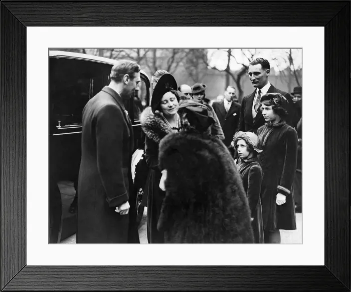 Framed Print : King George VI with Queen Elizabeth and their two daughters Princess Elizabeth
