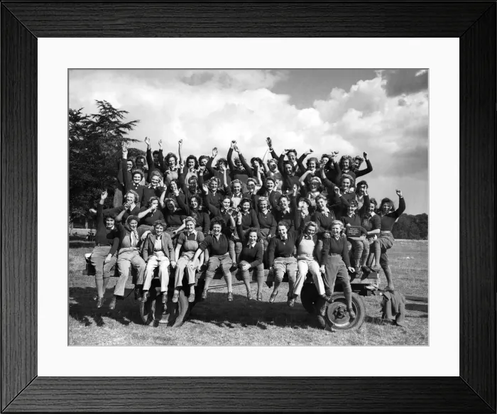 Framed Print : 600 Oxfordshire Land Girls gave a demonstration and held competitions in the grounds of