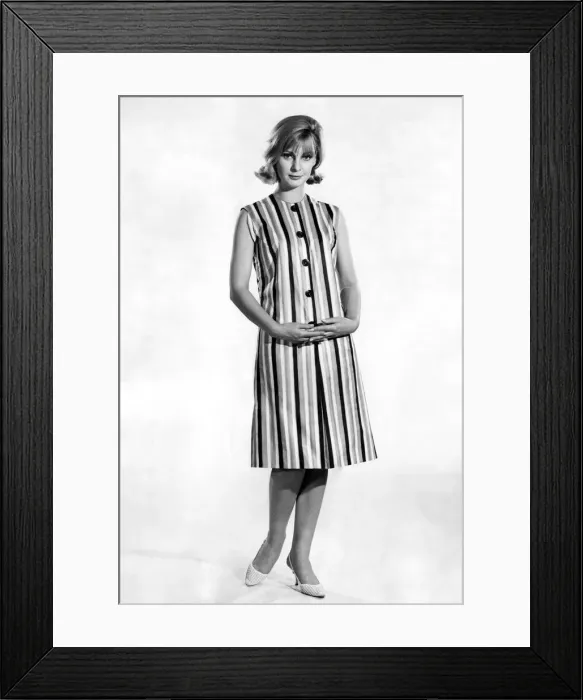 Framed Print : Reveille Fashions: Dawn Chapman. July 1964 P006782