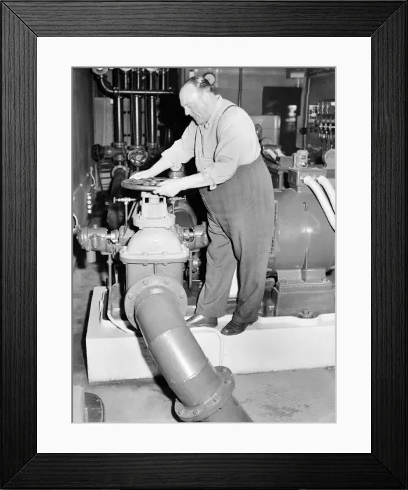 Framed Print : Workman: Man who turns on the pumps for the Trafalgar Square fountains. 1957 A88-007 Framed Print : Workman: Man who turns on the pumps for the Trafalgar Square fountains. 1957 A88-007